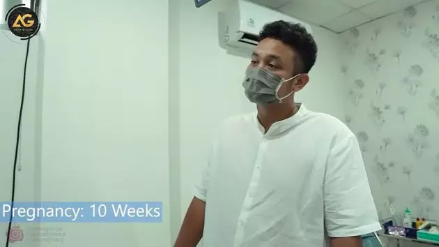 momen Adiezty dan Gilang Dirga cek kandungan © YouTube momen Adiezty dan Gilang Dirga cek kandungan © YouTube