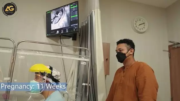 momen Adiezty dan Gilang Dirga cek kandungan © YouTube momen Adiezty dan Gilang Dirga cek kandungan © YouTube