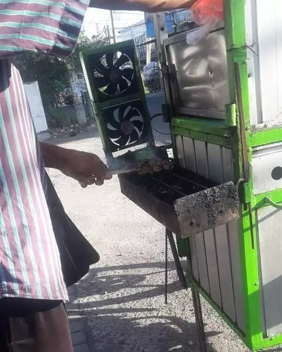 pedagang jualan canggih abis © berbagai sumber pedagang jualan canggih abis © berbagai sumber
