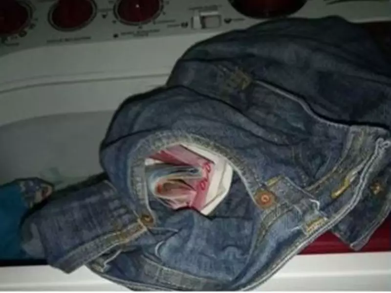 benda masuk kantong celana nyeleneh © berbagai sumber benda masuk kantong celana nyeleneh © berbagai sumber