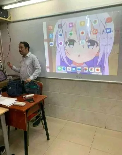 penampakan lucu di ruang kelas © Instagram