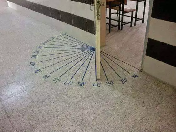 penampakan lucu di ruang kelas © Instagram