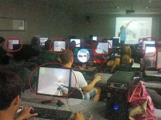 penampakan lucu di ruang kelas © Instagram