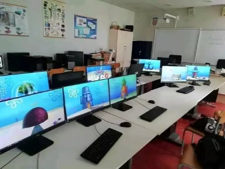 penampakan lucu di ruang kelas © Instagram