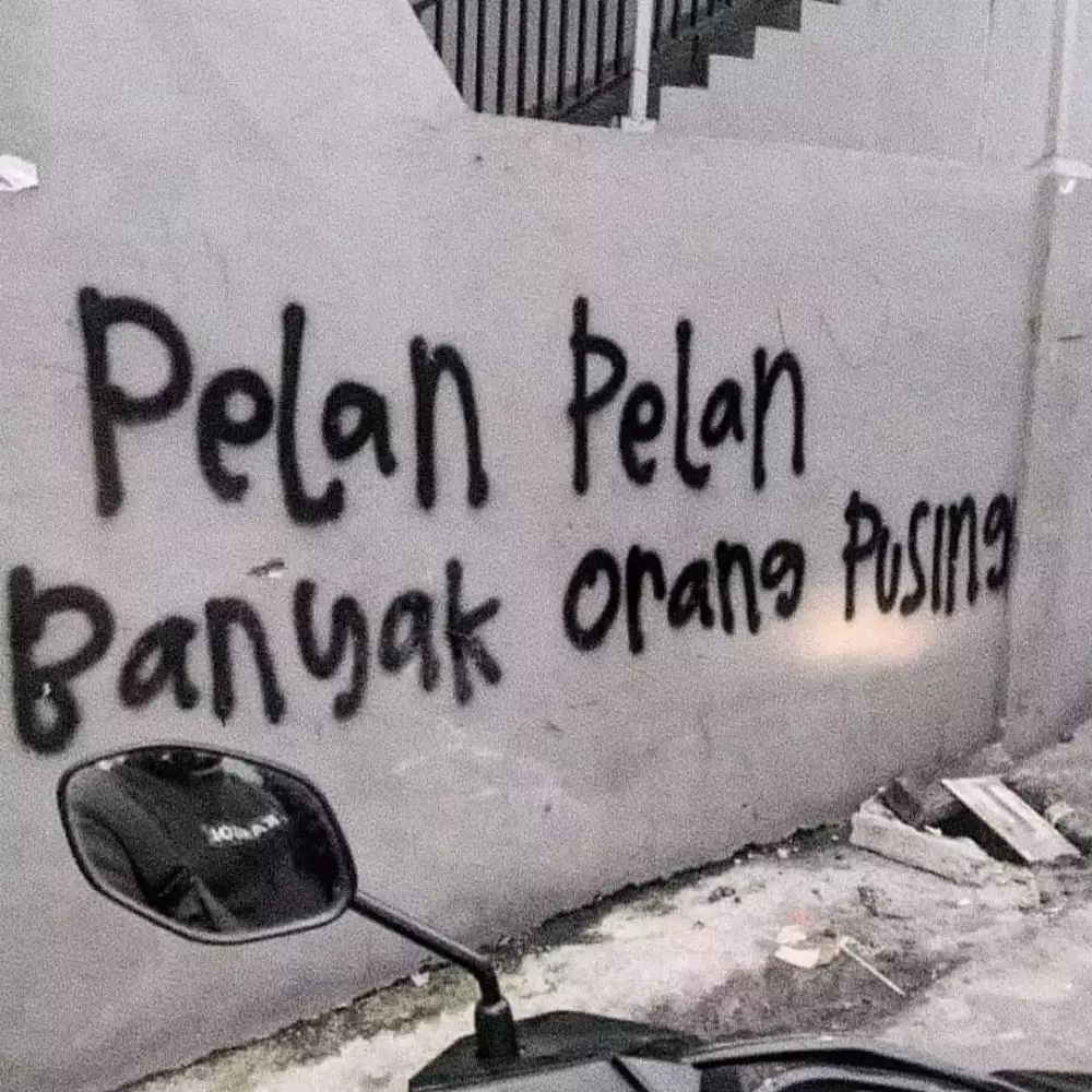 pengguna motor dapat pemberitahuan nyeleneh © Instagram