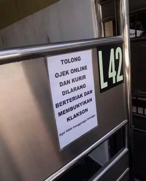 pengguna motor dapat pemberitahuan nyeleneh © Instagram