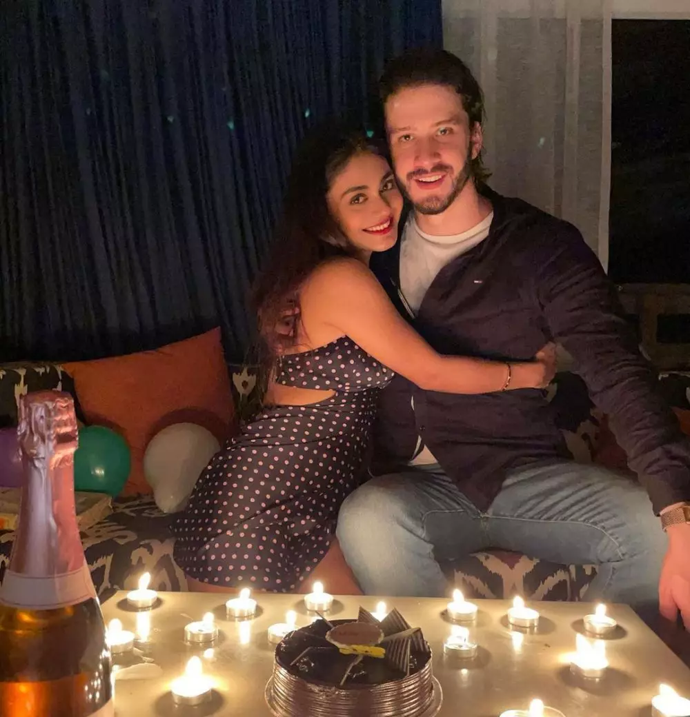 Sreejita De dan kekasih © Instagram