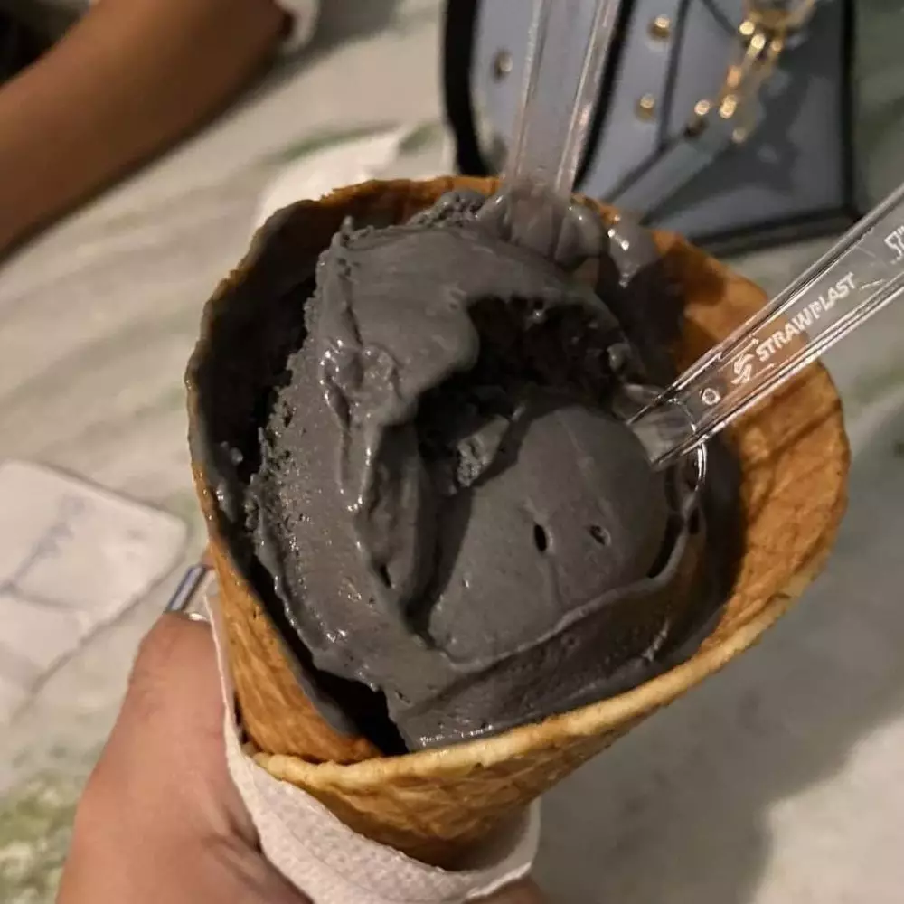 cara menikmati es krim yang nggak biasa © 1cak.com cara menikmati es krim yang nggak biasa © 1cak.com