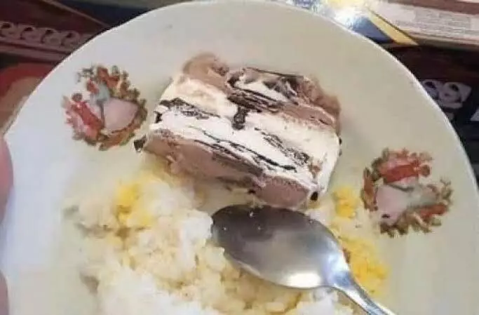 cara menikmati es krim yang nggak biasa © 1cak.com cara menikmati es krim yang nggak biasa © 1cak.com