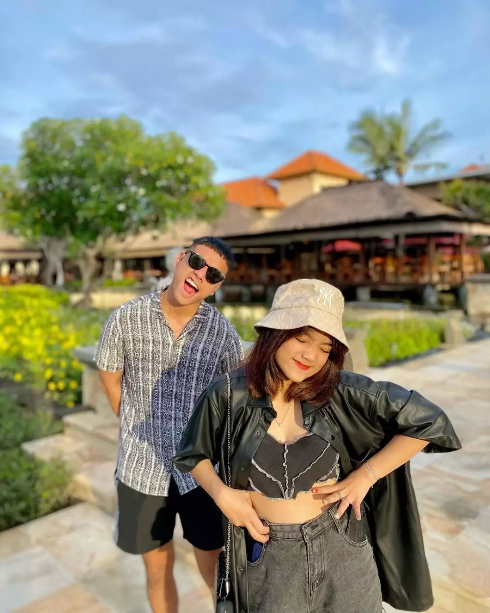 Kerah baju Fuji terlalu rendah Instagram Kerah baju Fuji terlalu rendah Instagram