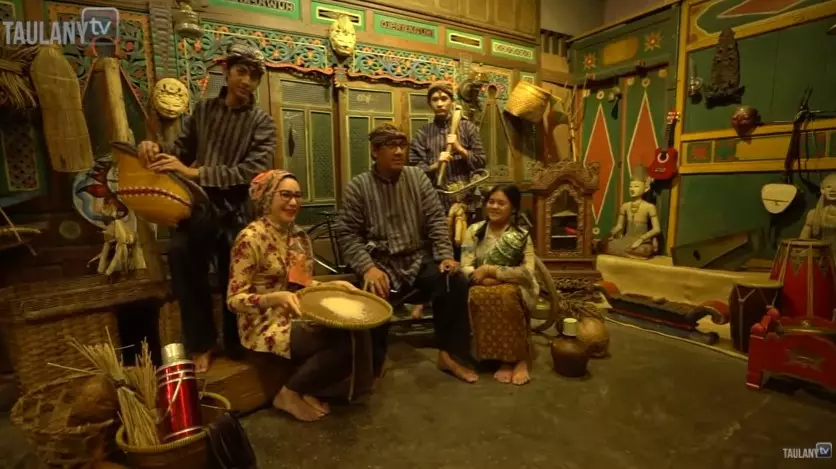 Pemotretan terbaru keluarga Andre Taulany © berbagai sumber