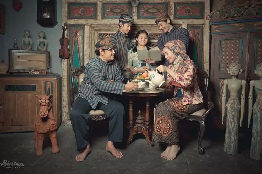 Pemotretan terbaru keluarga Andre Taulany © berbagai sumber