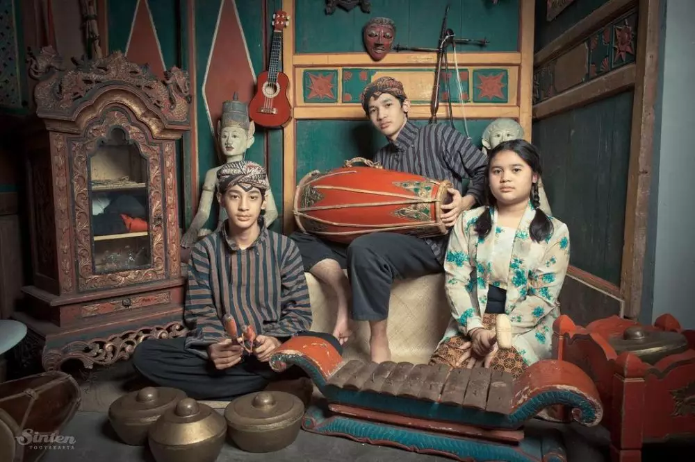 Pemotretan terbaru keluarga Andre Taulany © berbagai sumber