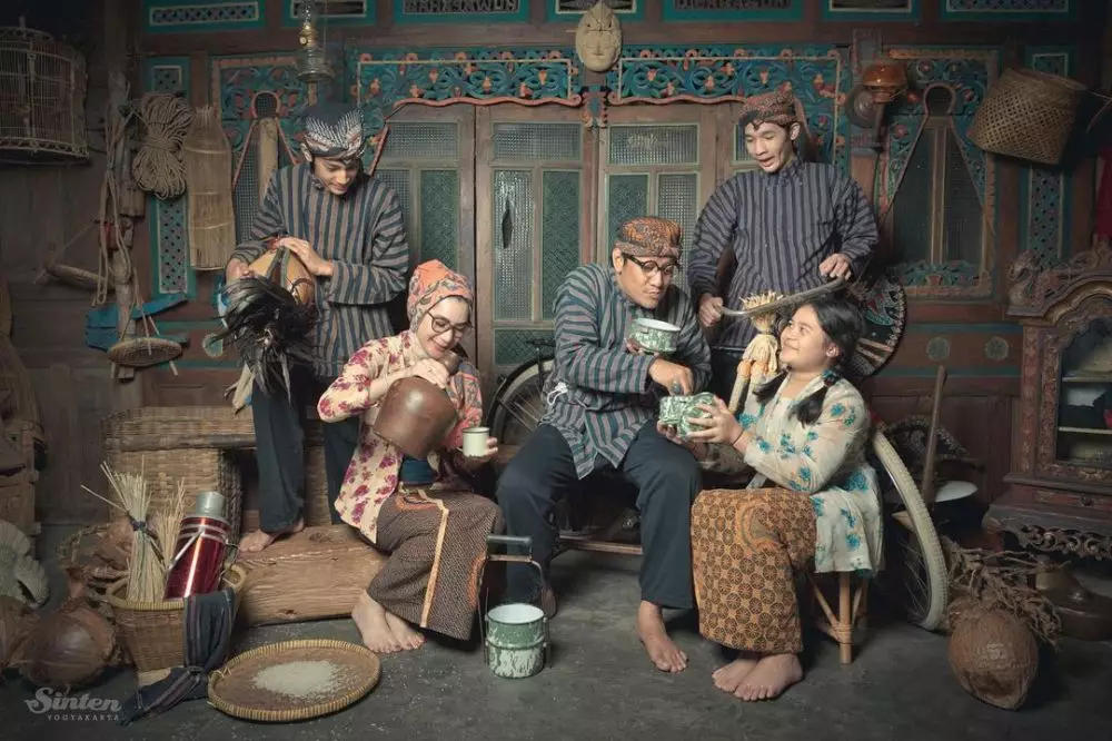 Pemotretan terbaru keluarga Andre Taulany © berbagai sumber