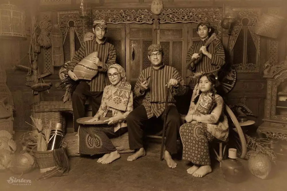 Pemotretan terbaru keluarga Andre Taulany © berbagai sumber