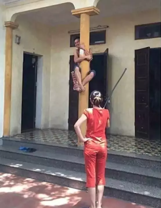 emak-emak difoto dari belakang © berbagai sumber emak-emak difoto dari belakang © berbagai sumber