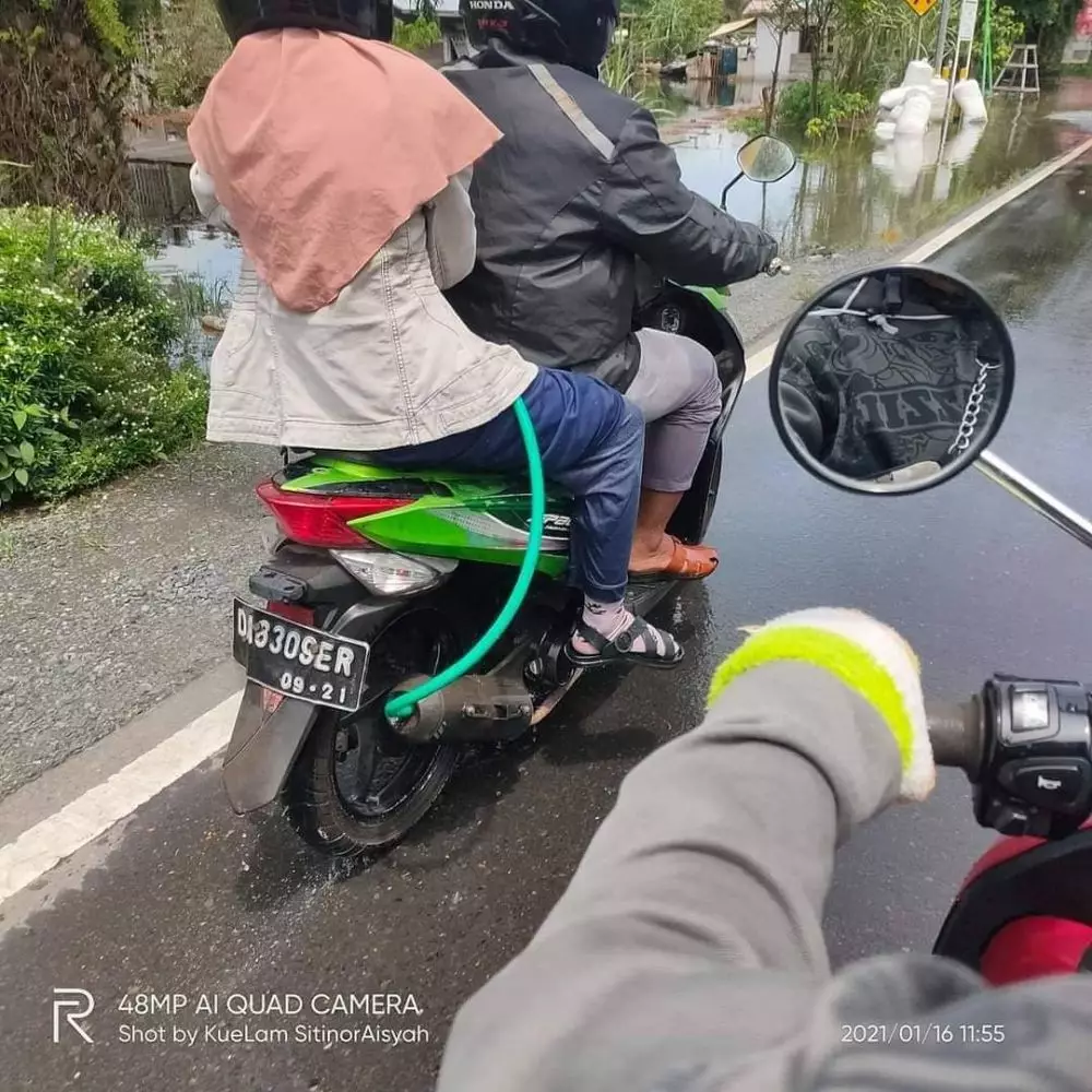 emak-emak difoto dari belakang © berbagai sumber emak-emak difoto dari belakang © berbagai sumber