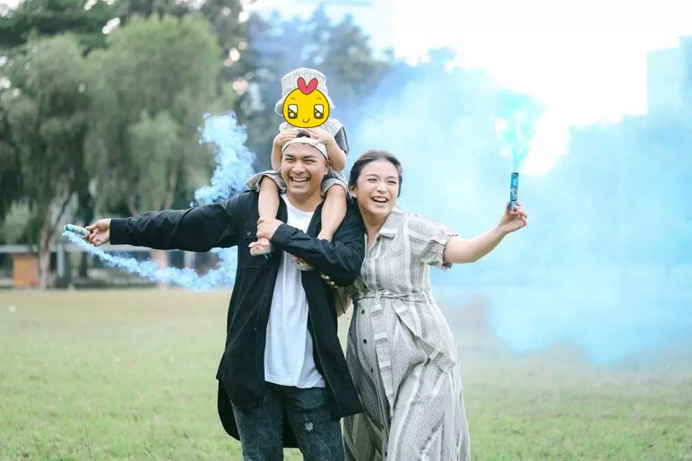 Momen gender reveal anak kedua seleb cantik © berbagai sumber Momen gender reveal anak kedua seleb cantik © berbagai sumber