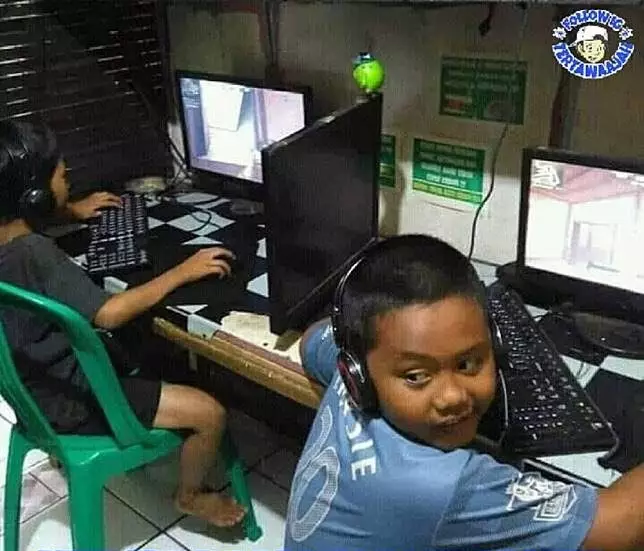 momen orang nggak pengen kalah lucu © berbagai sumber