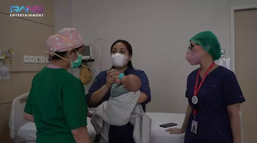 momen khitan Rayyanza Malik Ahmad © YouTube momen khitan Rayyanza Malik Ahmad © YouTube