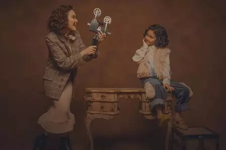 Pemotretan presenter bareng keluarga bertema jadul Instagram Pemotretan presenter bareng keluarga bertema jadul Instagram