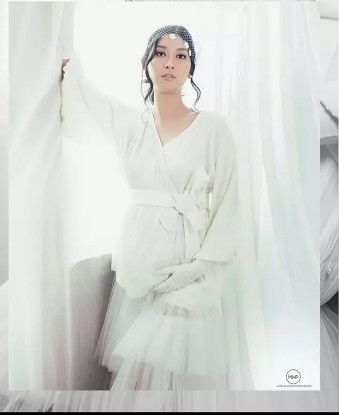 maternity shoot puteri indonesia © instagram