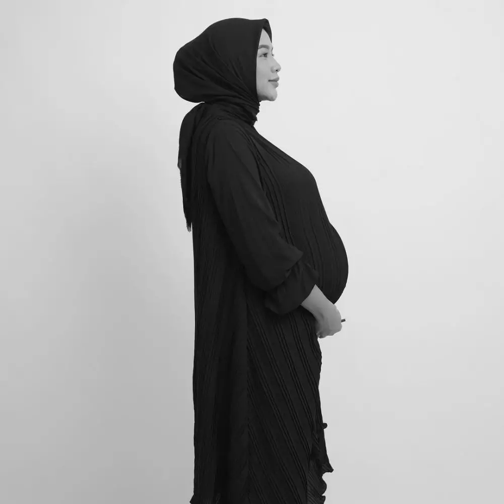 maternity shoot puteri indonesia © instagram