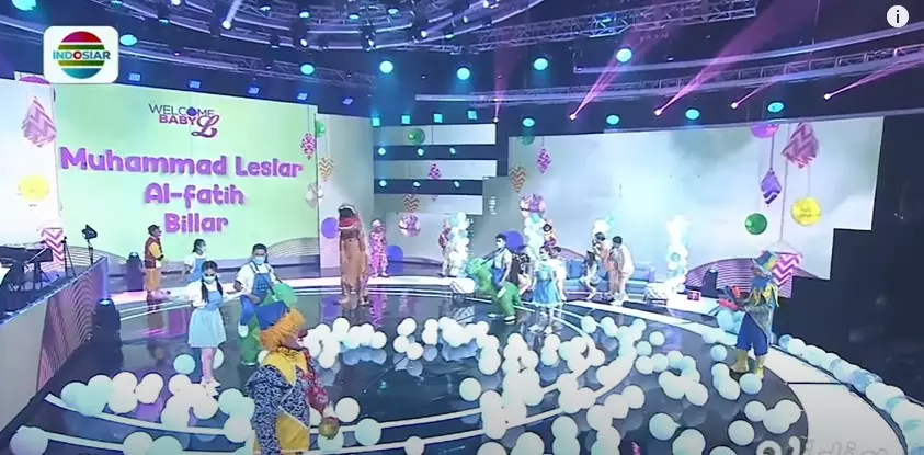 Momen Lesty Kejora & Rizky Billar umumkan nama buah hati © YouTube Momen Lesty Kejora & Rizky Billar umumkan nama buah hati © YouTube