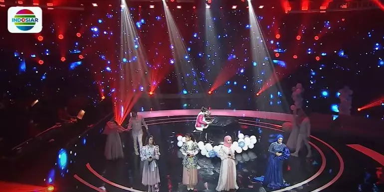 Momen reuni jebolan D'Academy saat Lesty Kejora umumkan nama anak © YouTube