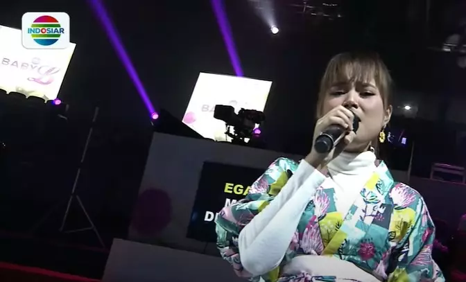 Momen reuni jebolan D'Academy saat Lesty Kejora umumkan nama anak © YouTube