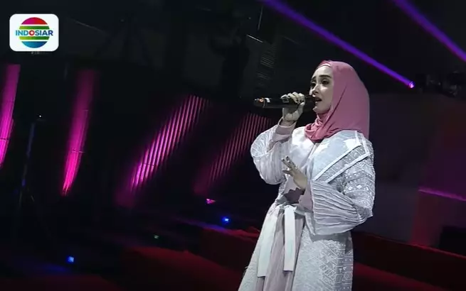 Momen reuni jebolan D'Academy saat Lesty Kejora umumkan nama anak © YouTube