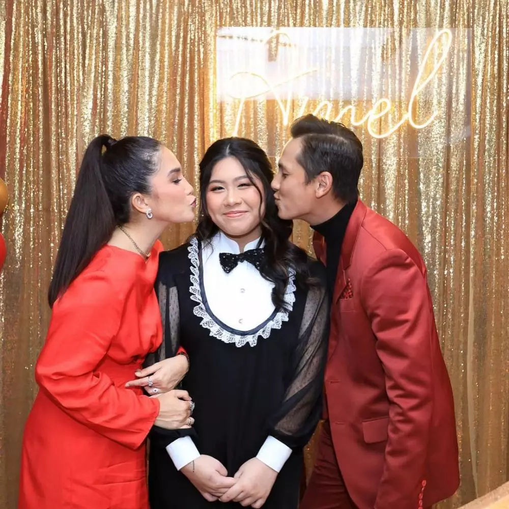 Momen sweet seventeen anak Ussy Sulistyawati © Instagram