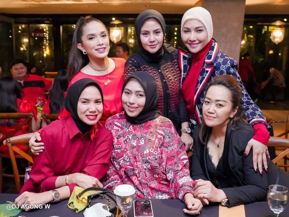 Momen sweet seventeen anak Ussy Sulistyawati © Instagram