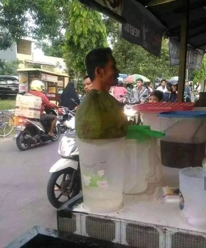 bapak-bapak bikin mata terkecoh © berbagai sumber