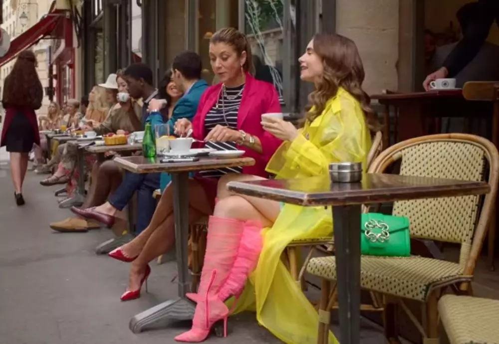 Style modis Lily Collins  © 2022 brilio.net