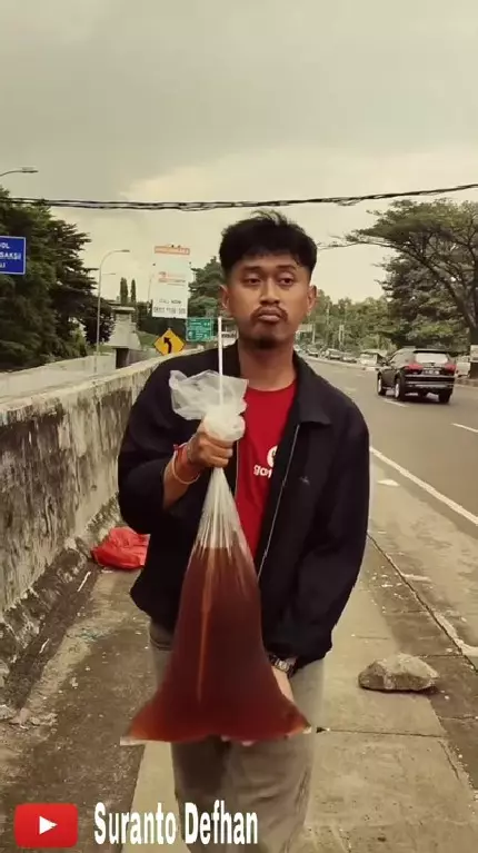 Parodi video klip Yang Terdalam © 2022 brilio.net Parodi video klip Yang Terdalam © 2022 brilio.net