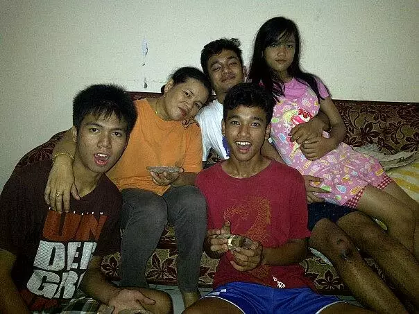 foto lawas Fuji di Facebook ibunya © Facebook foto lawas Fuji di Facebook ibunya © Facebook