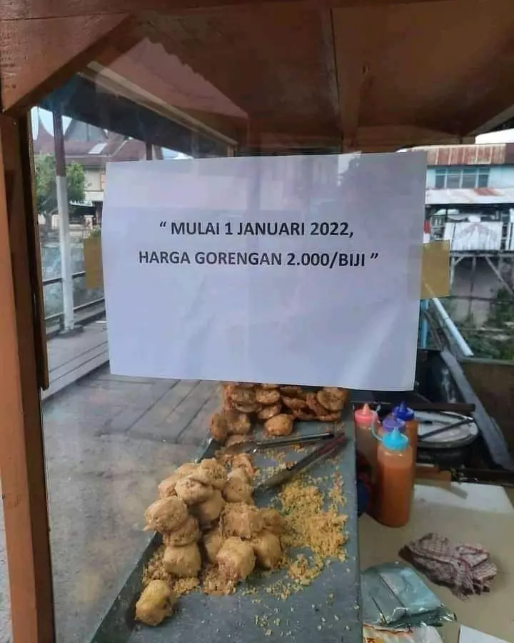 pemberitahuan harga yang nyeleneh dan nggak biasa © Twitter