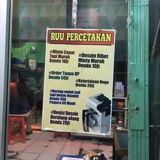 pemberitahuan harga yang nyeleneh dan nggak biasa © Twitter