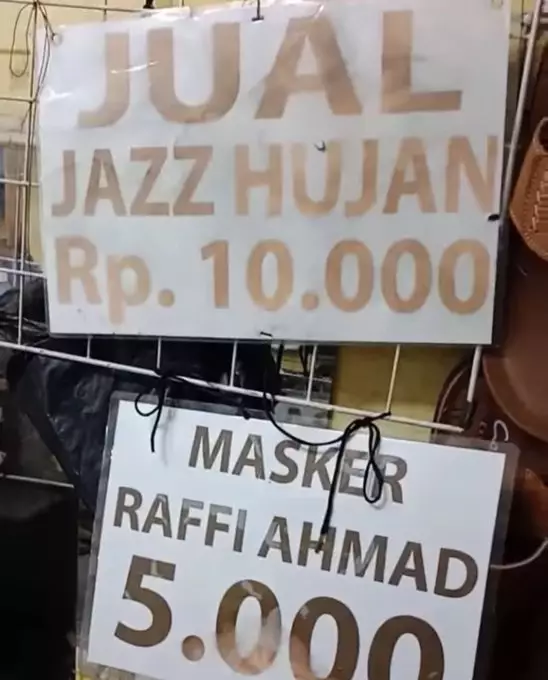 pemberitahuan harga yang nyeleneh dan nggak biasa © Twitter