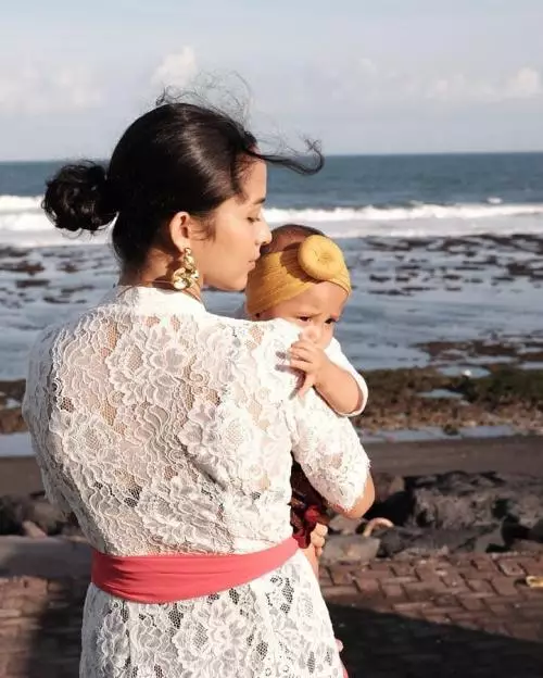 Putri Marino kebaya © Instagram