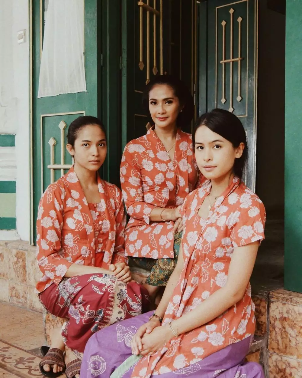 Putri Marino kebaya © Instagram