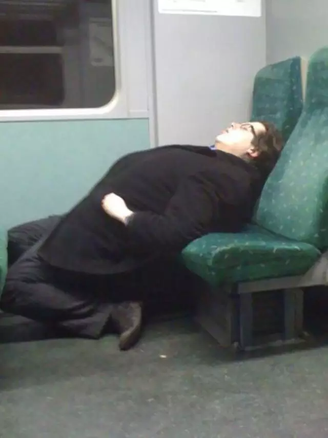 yang penting rebahan dan tidur © berbagai sumber yang penting rebahan dan tidur © berbagai sumber