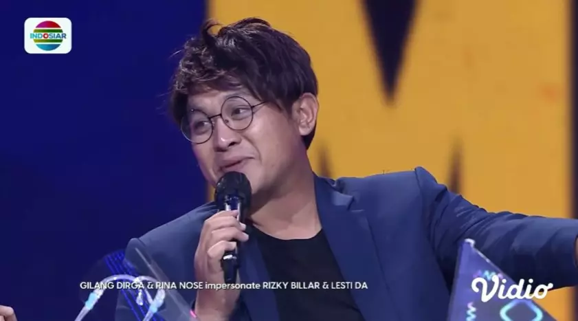 Aksi kocak Rina Nose-Gilang Dirga © berbagai sumber Aksi kocak Rina Nose-Gilang Dirga © berbagai sumber