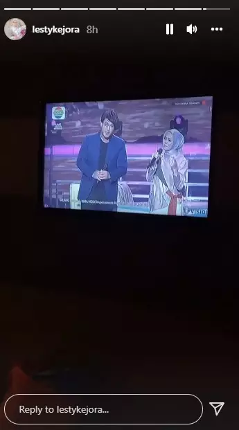 Aksi kocak Rina Nose-Gilang Dirga © berbagai sumber Aksi kocak Rina Nose-Gilang Dirga © berbagai sumber