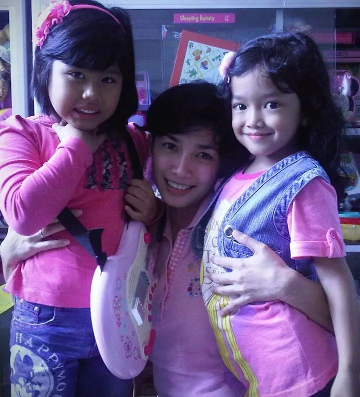 Transformasi Amel anak angkat Ussy Sulistiawaty Instagram