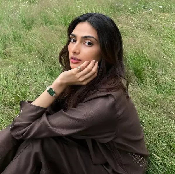 Pesona Athiya Shetty anak Suniel Shetty © Instagram