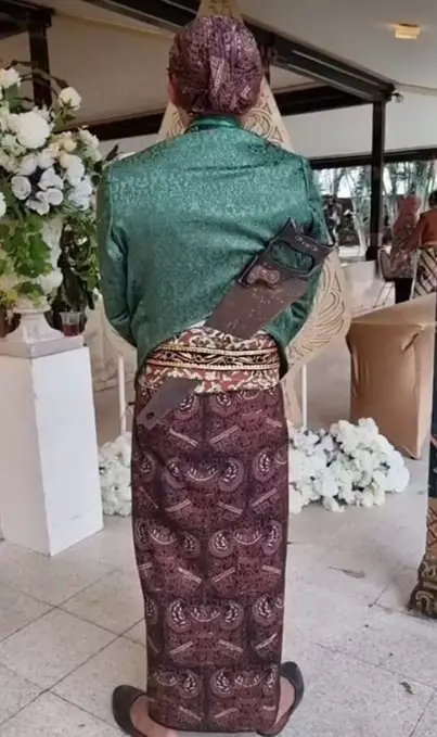 benda dibawa pas nikahan nyeleneh banget © 1cak.com