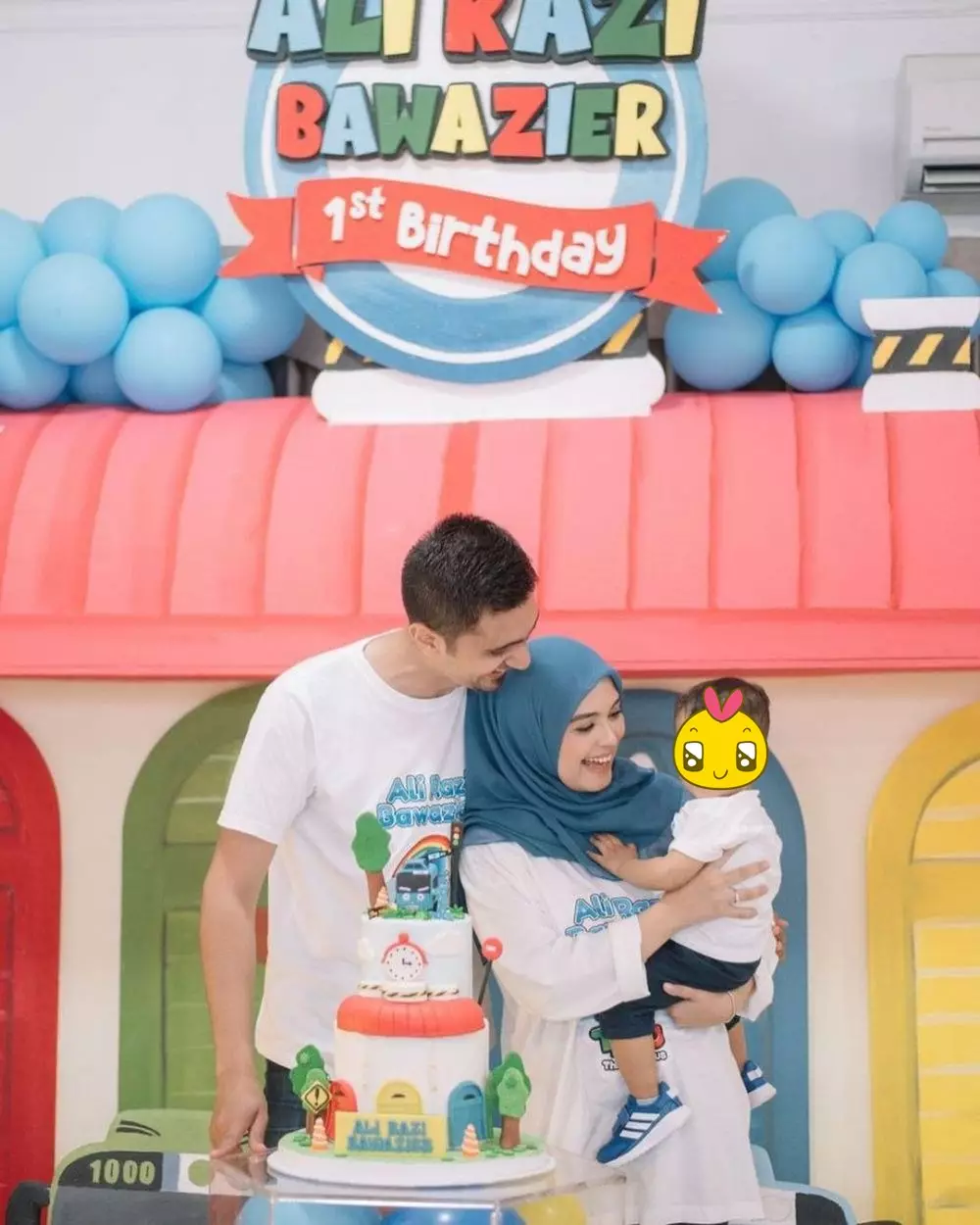 momen ulang tahun anak Vebby Palwinta © berbagai sumber