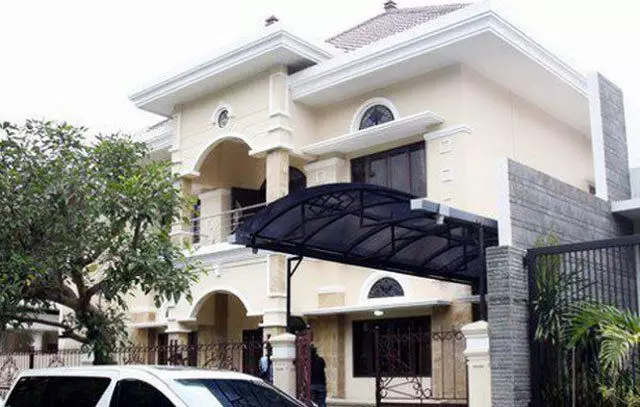 potret rumah seleb pria di kampung halaman Berbagai sumber  potret rumah seleb pria di kampung halaman Berbagai sumber